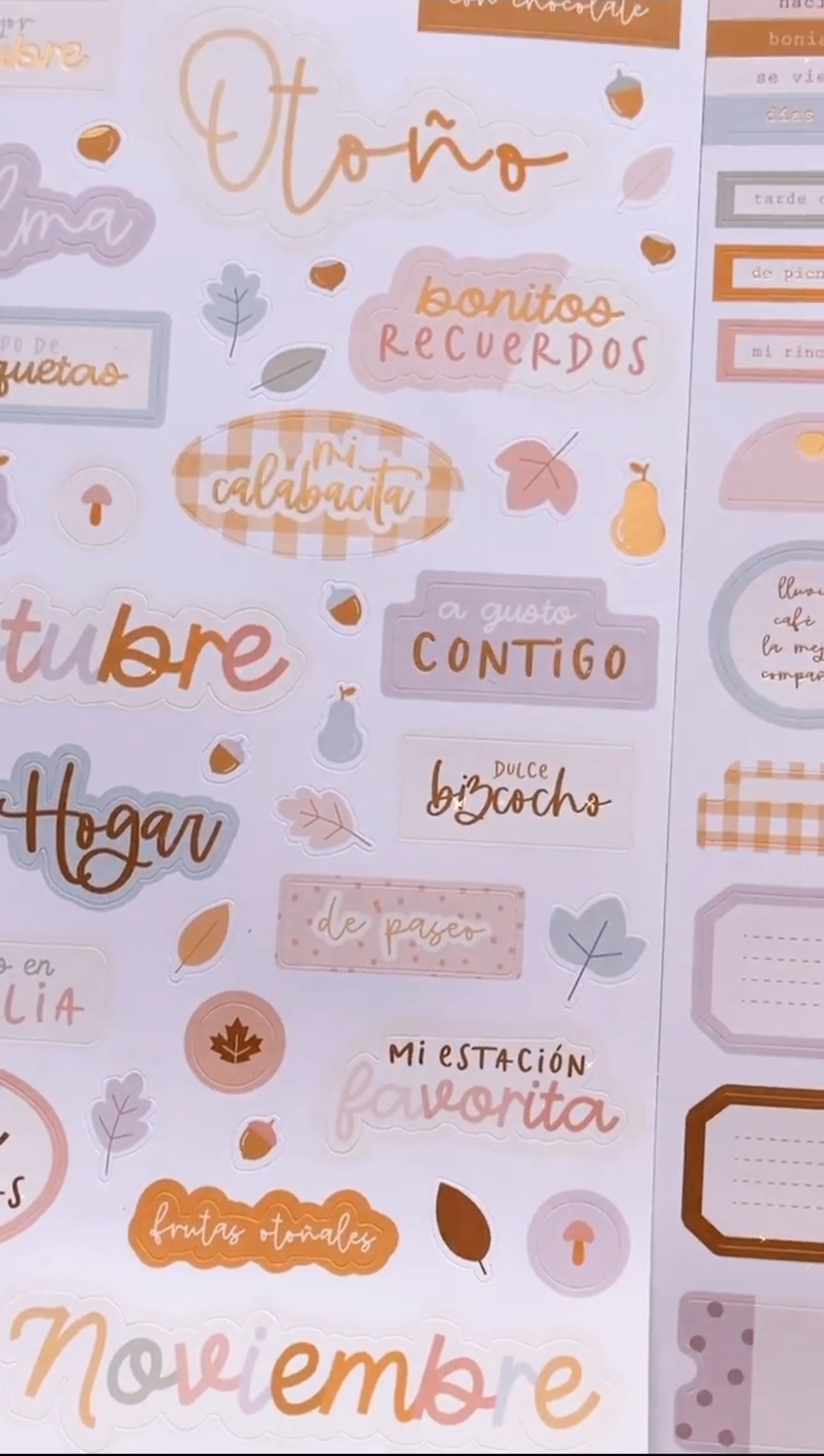 Autocolantes de outono com frases e desenhos de folhas e frutas
