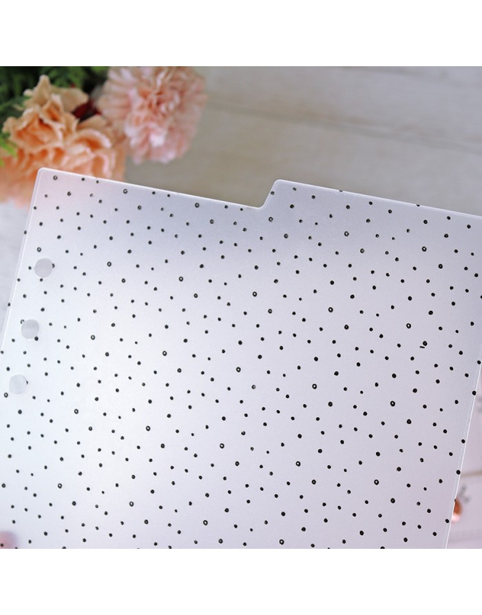 Folha plástica branca com pequenos pontos pretos para organizador