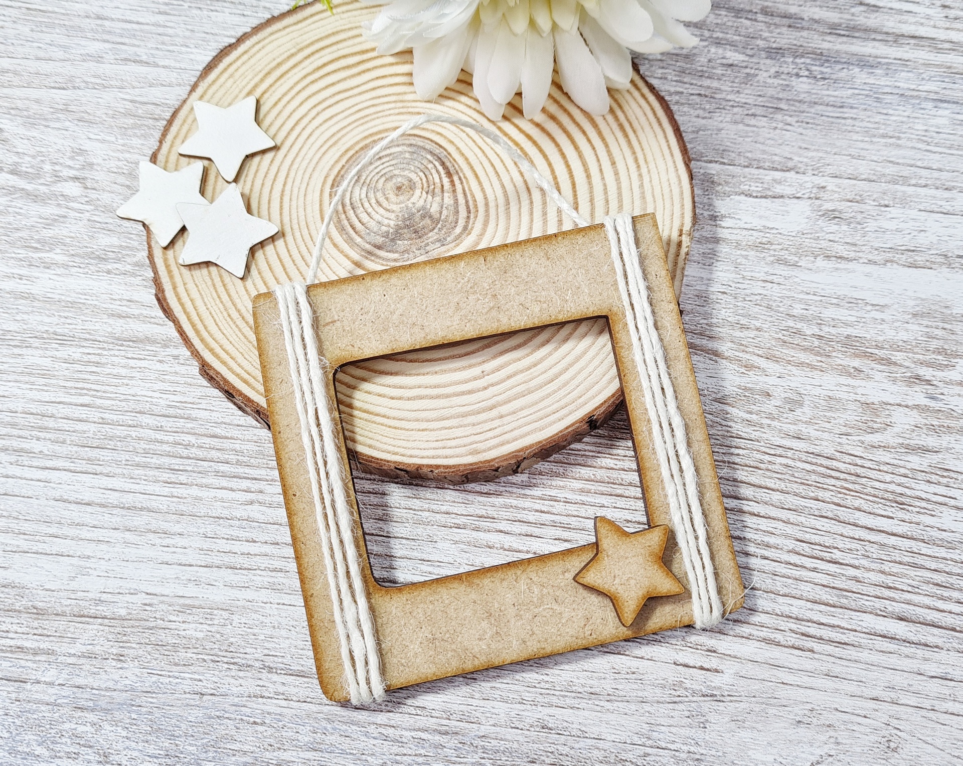 Molde quadrado em madeira com estrela