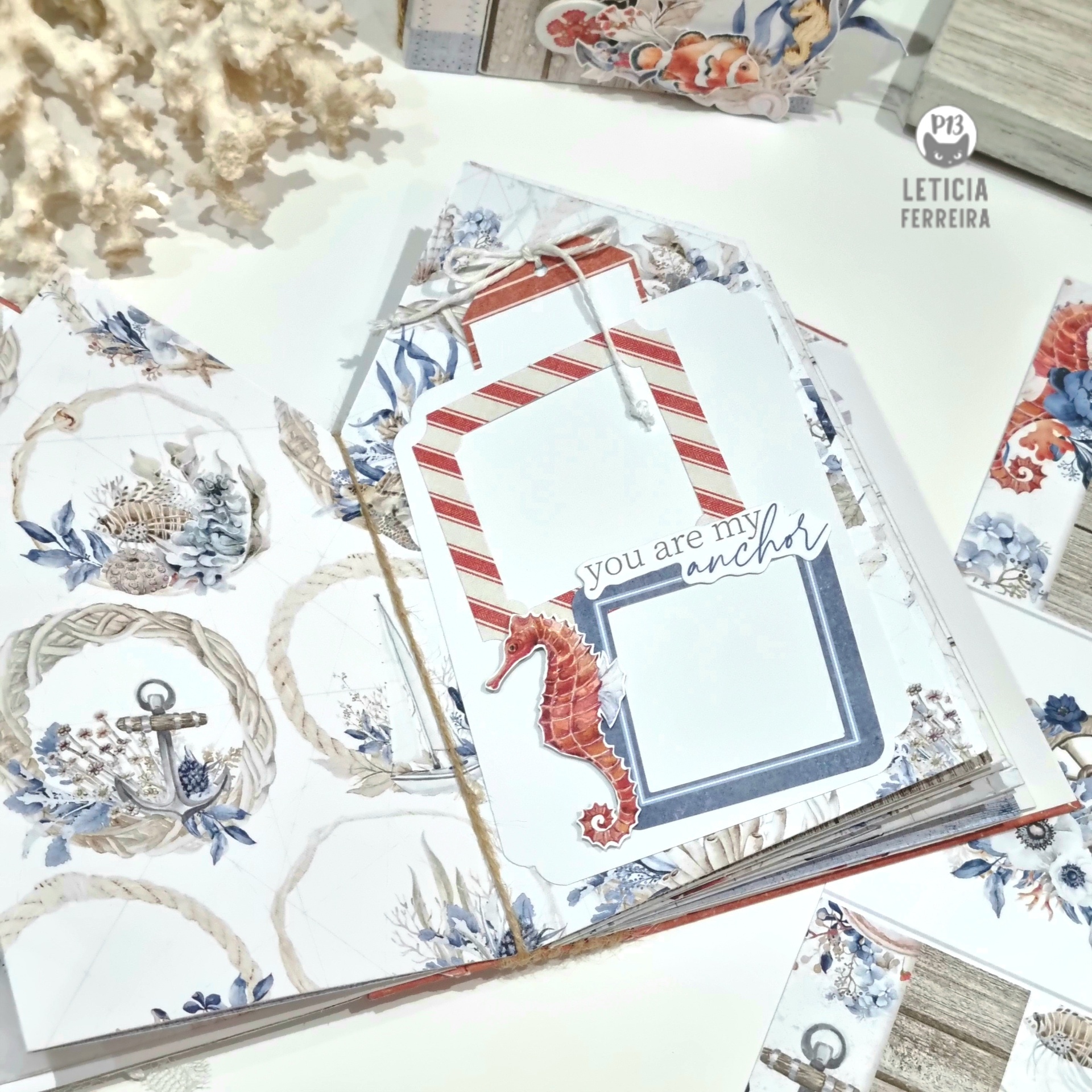 Material de papelaria com motivos marinhos e texto em inglês