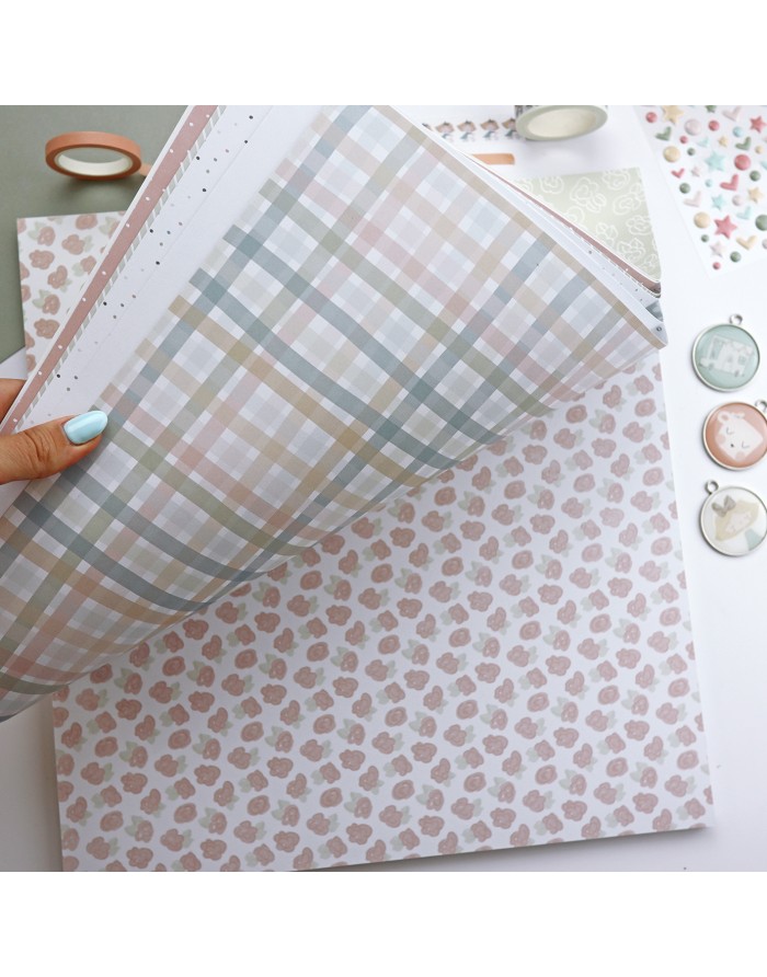 Folhas de papel decorativo com padrões xadrez e florais em tons pastel
