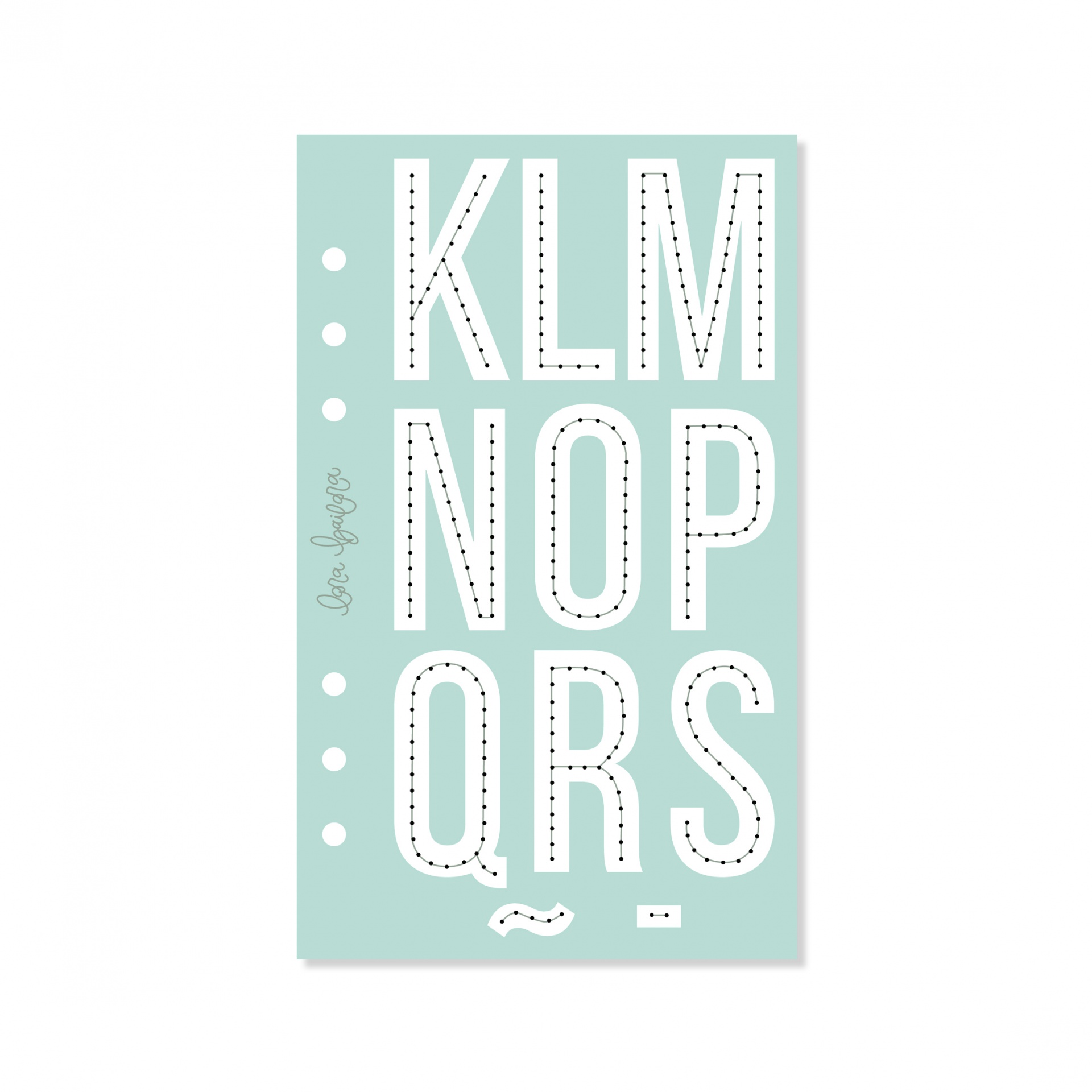 Folha perfurada verde-água com letras maiúsculas e símbolos em branco e preto