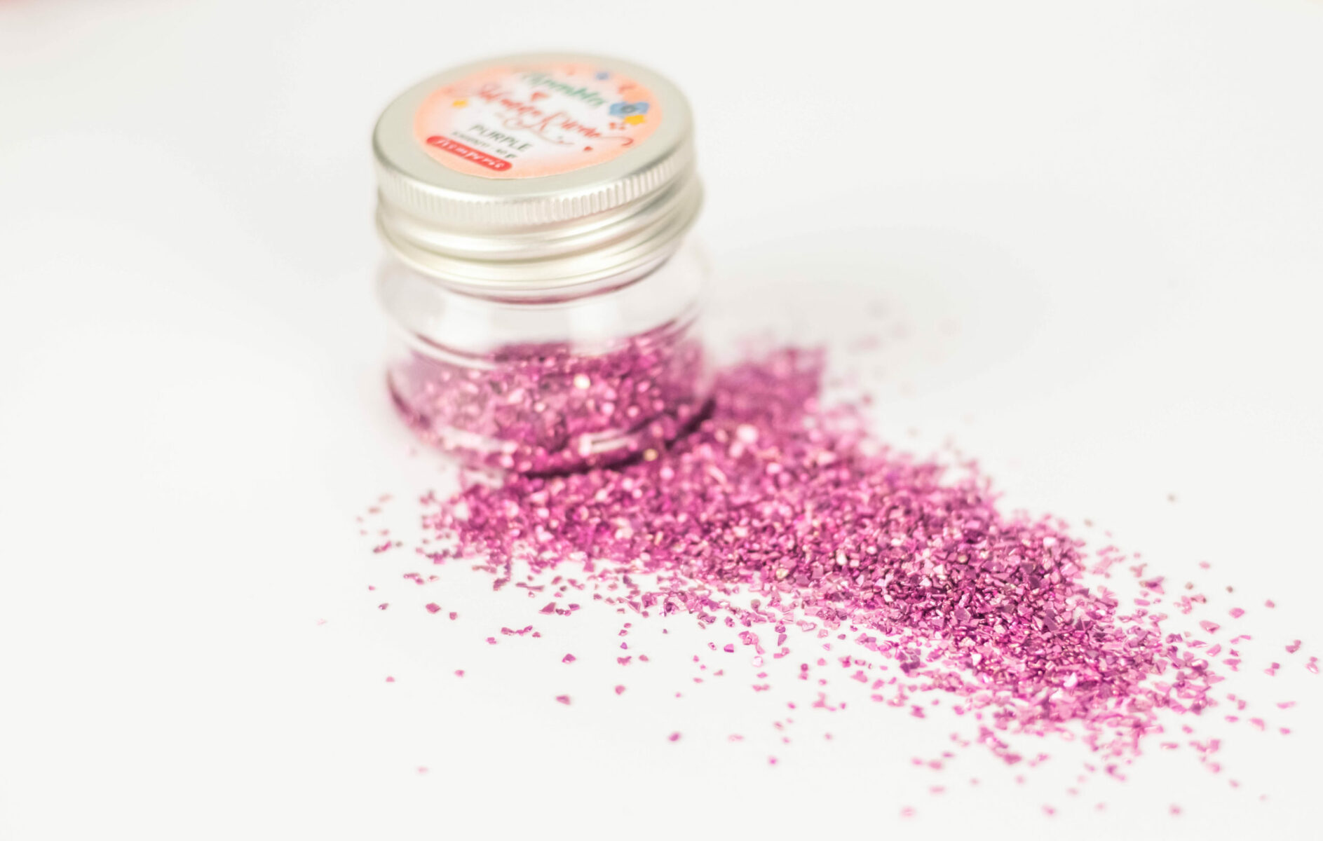 Pote transparente com purpurina rosa e tampa metálica