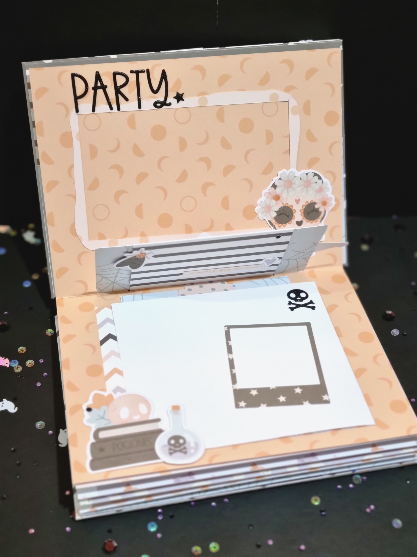 Bloco de notas decorativo com tema de festa, desenhos de caveira, flores e texto PARTy