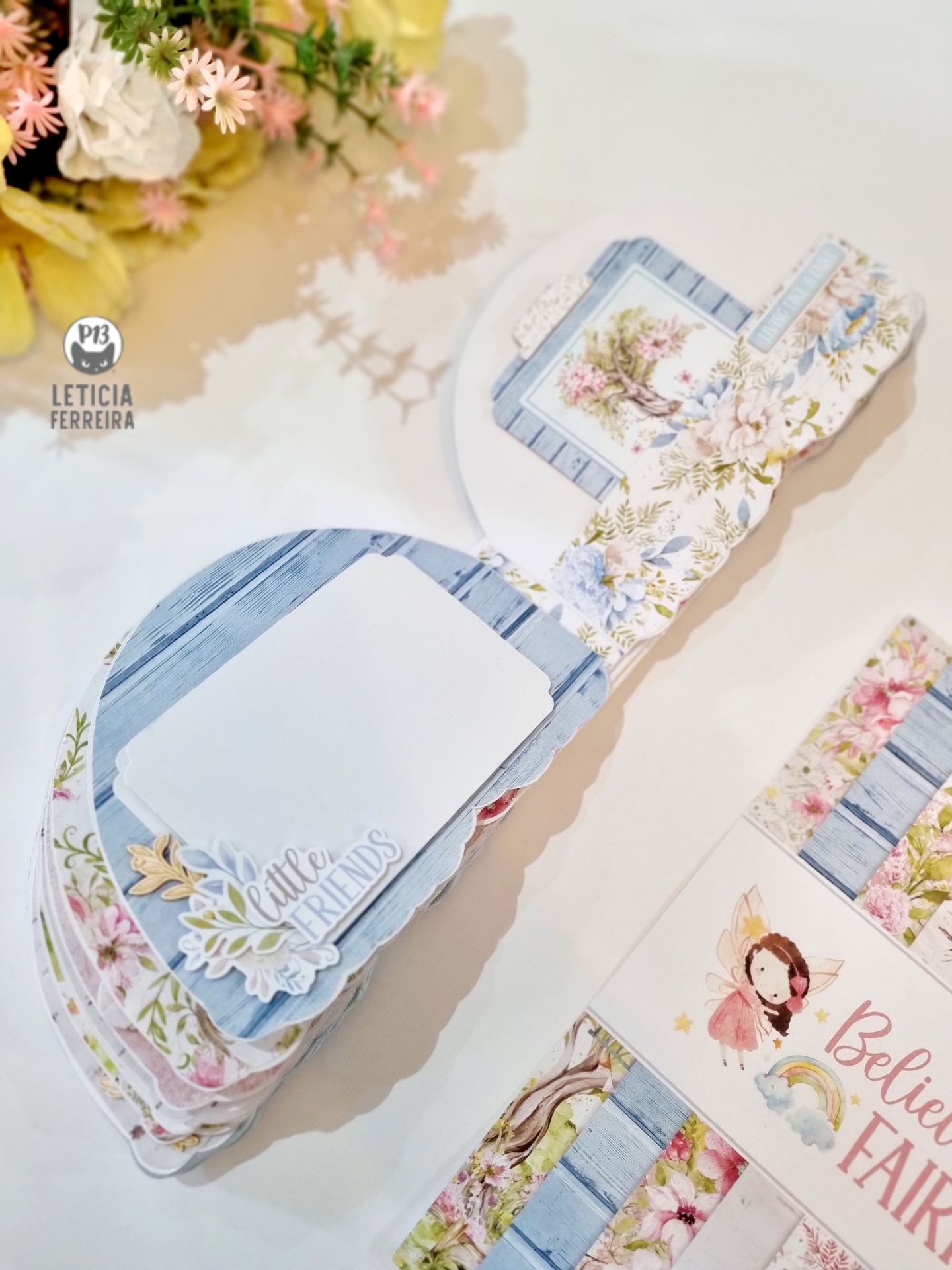 Papelaria decorativa floral com bloco de notas LITTLE FRIENDS e etiqueta BELIEVE IN FAIRY