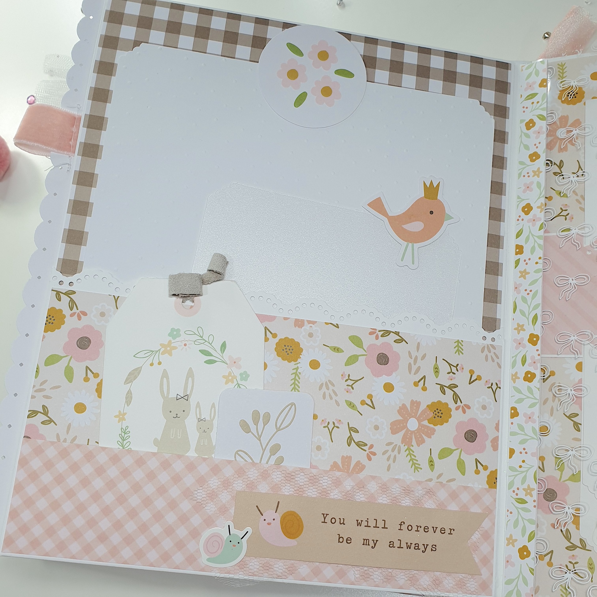 Cartão colorido com padrões florais, quadriculado rosa, desenhos de passarinhos, coelhos e texto em inglês