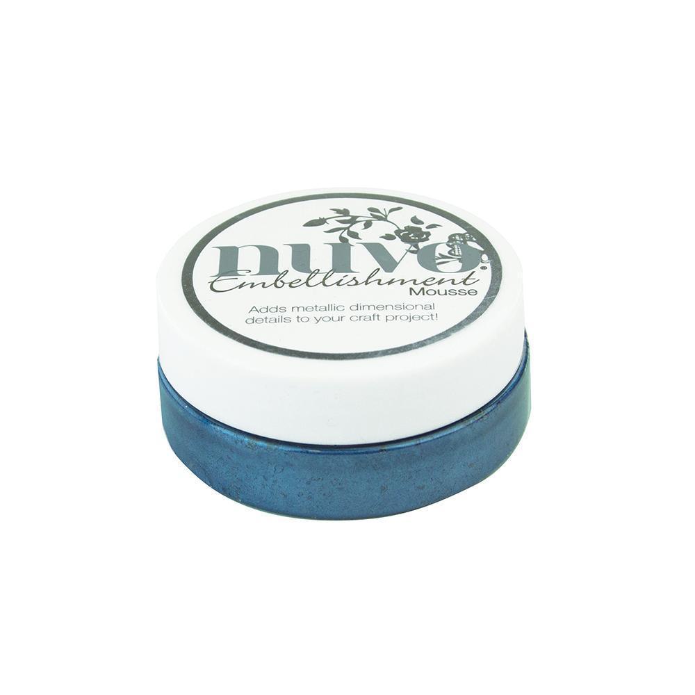 Frasco pequeno de mousse decorativa Nuvo com tampa branca e base azul metálica