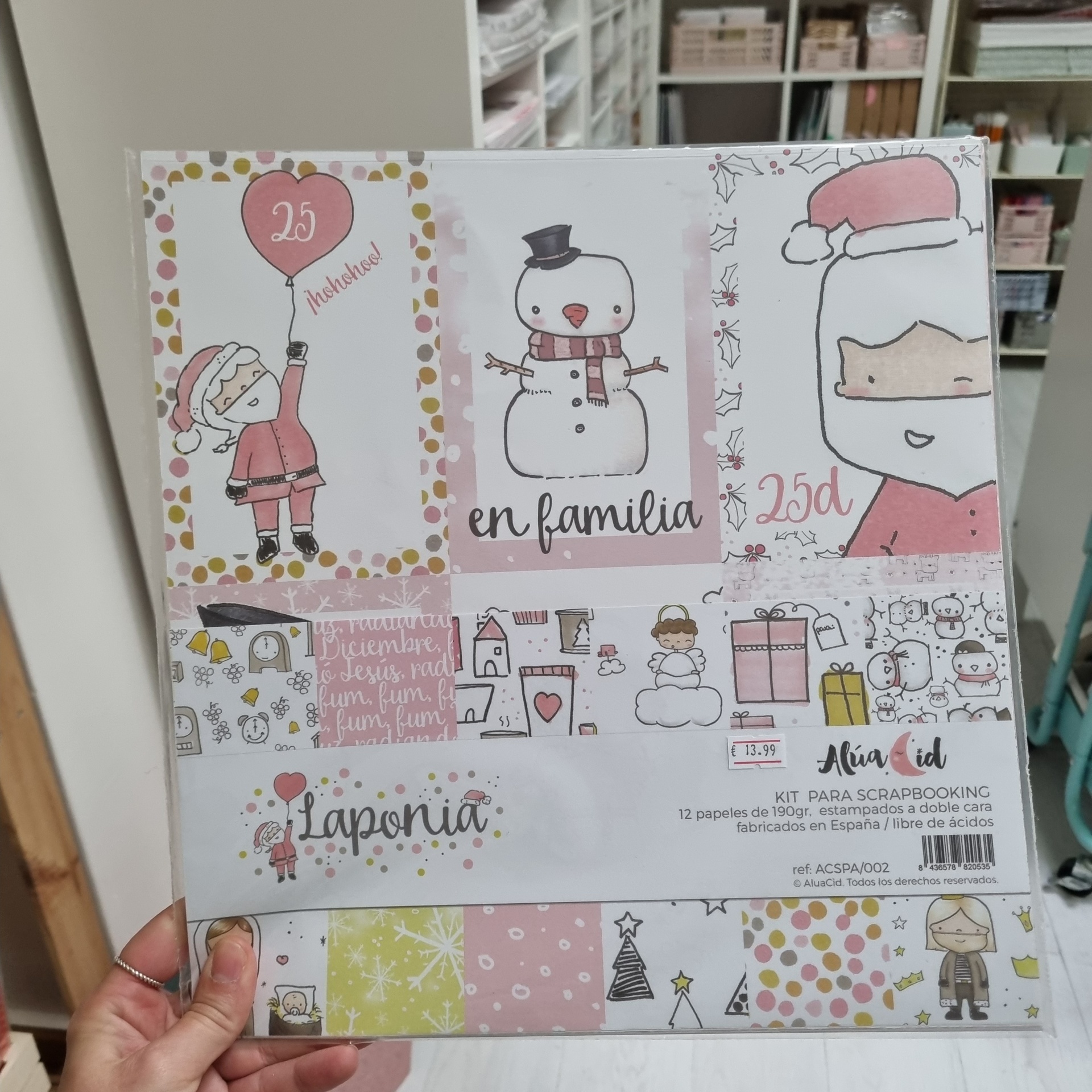 Kit scrapbooking Alua Cid com motivos natalícios em rosa, vermelho e branco