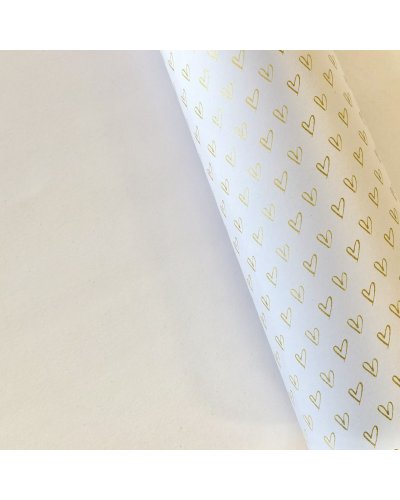 Papel branco com padrão de corações dourados