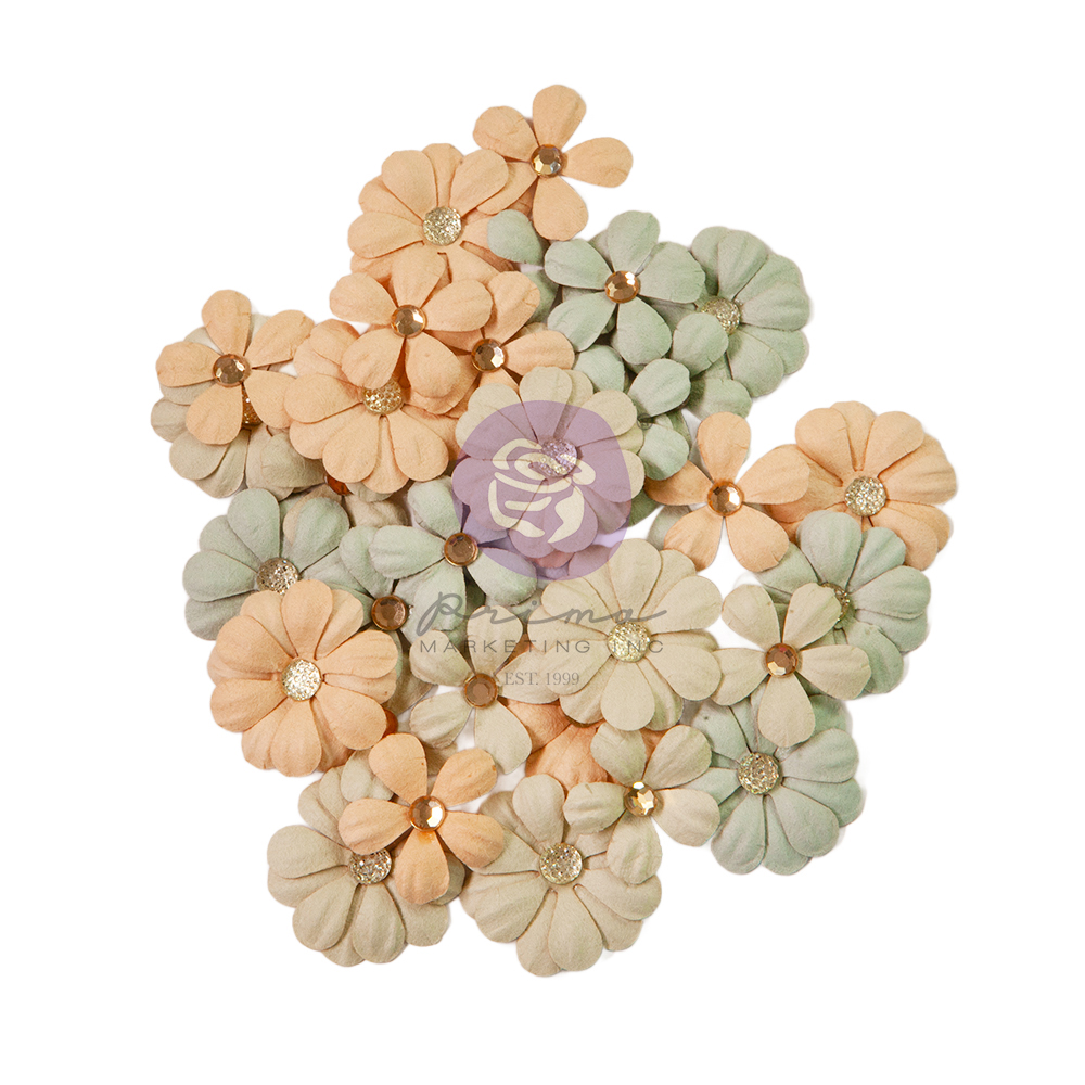 Flores decorativas de tecido em tons pastel com centros dourados