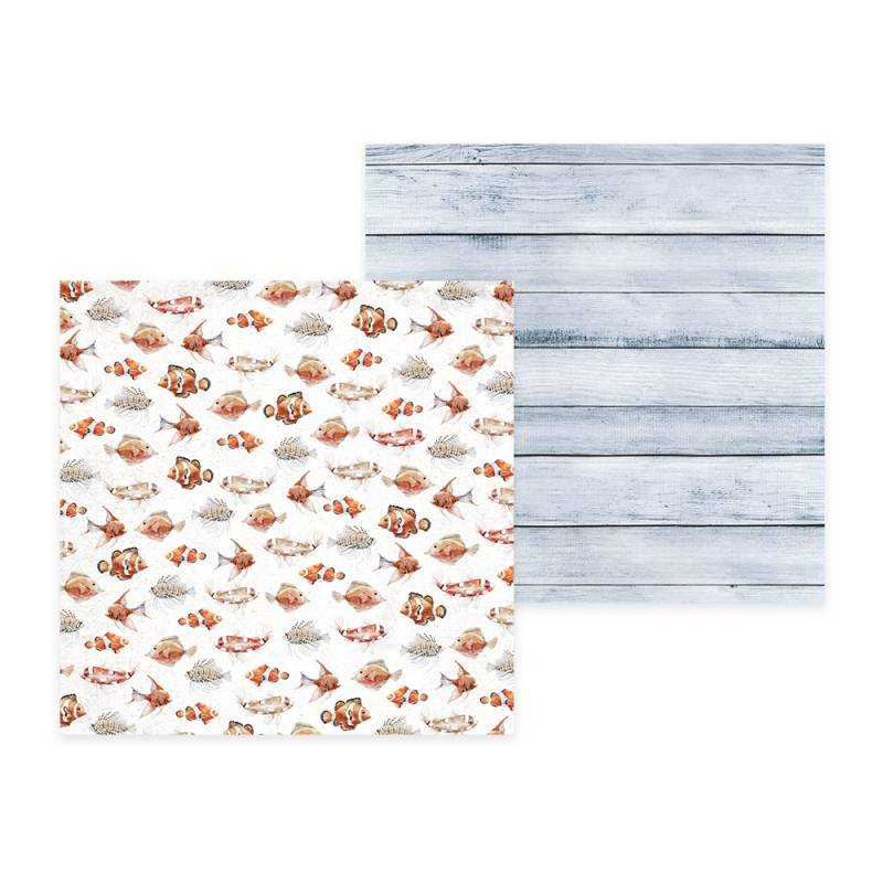 Papel decorativo com padrão de conchas e peixes e outro com tábuas de madeira cinzentas