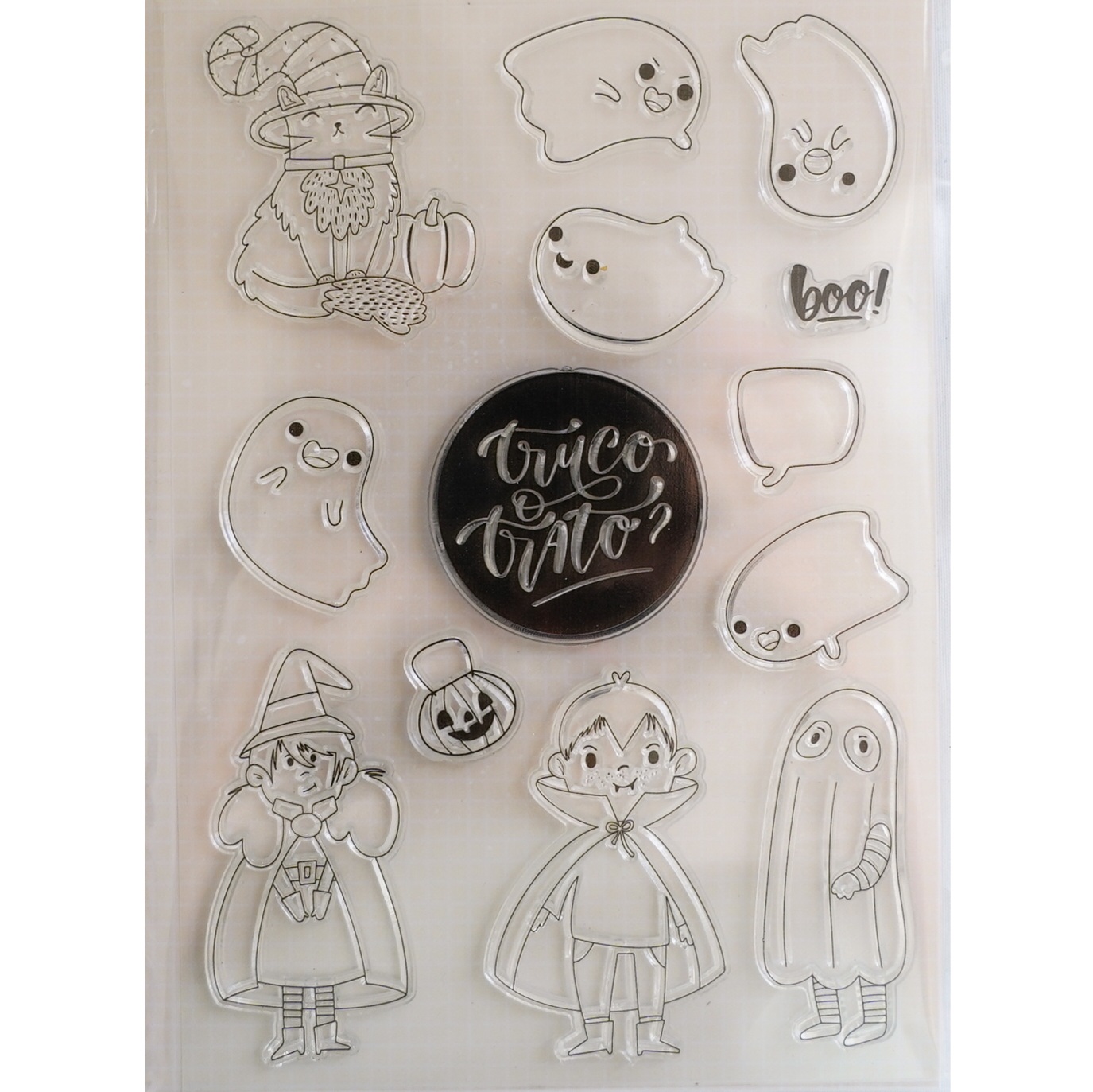 Conjunto de carimbos Halloween com fantasmas, bruxa, vampiro e textos em preto e branco.