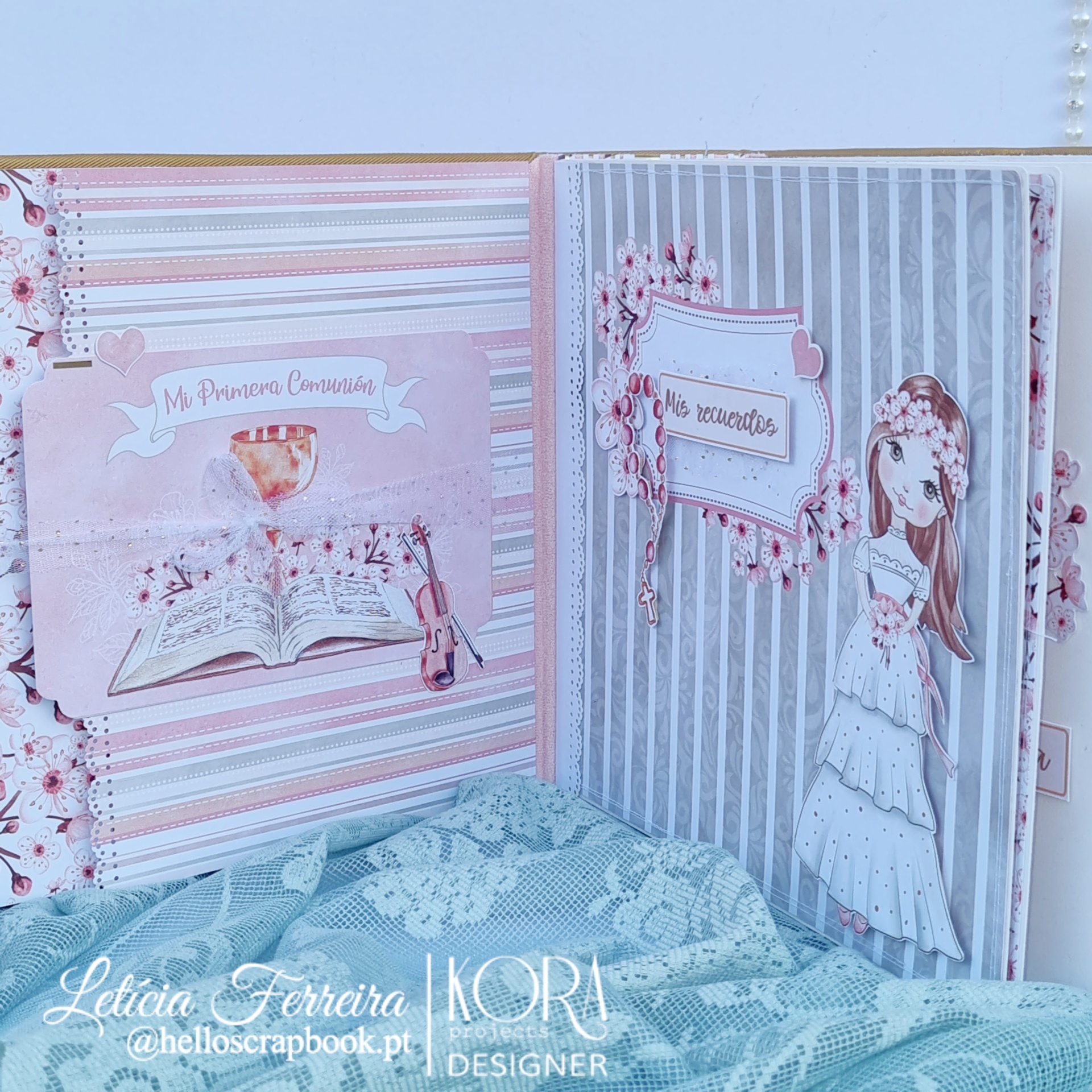 Livro decorado para recordações da Primeira Comunhão com desenhos e texto em espanhol