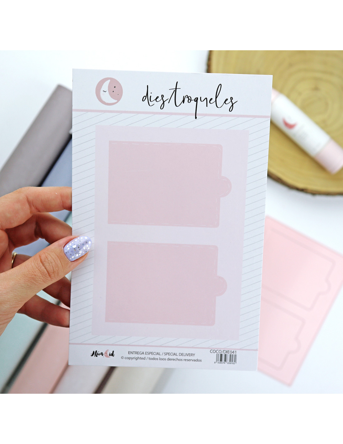 Folha de die cuts rosa claro para scrapbook com duas peças em formato especial