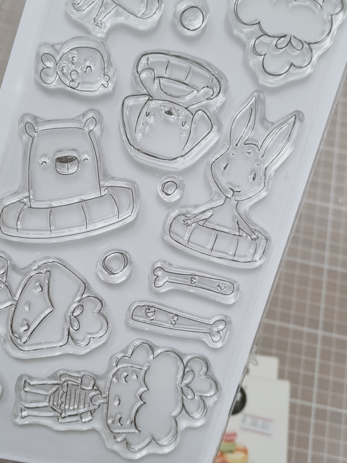 Conjunto de carimbos transparentes com desenhos de animais e objetos