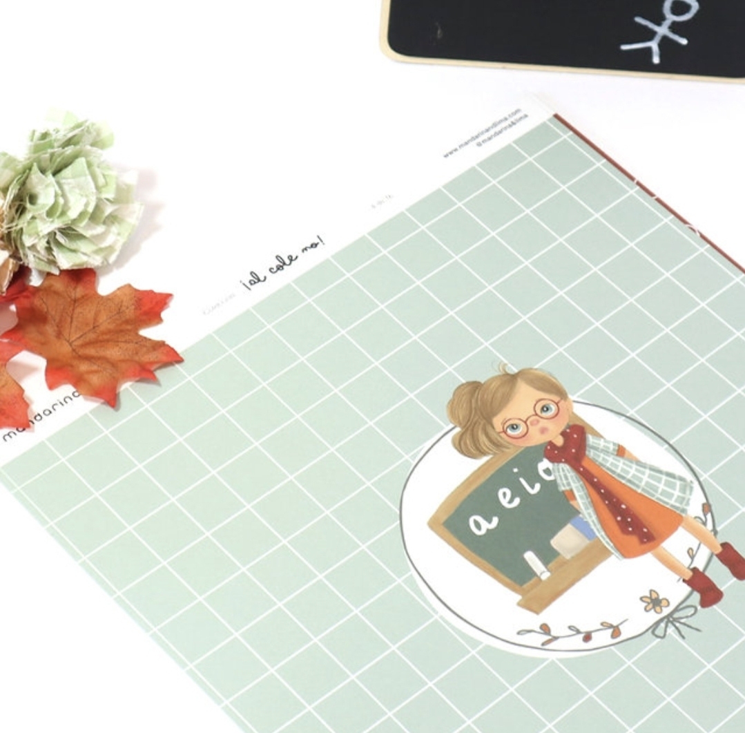 Bloco de notas com ilustração de professora e padrão de grades