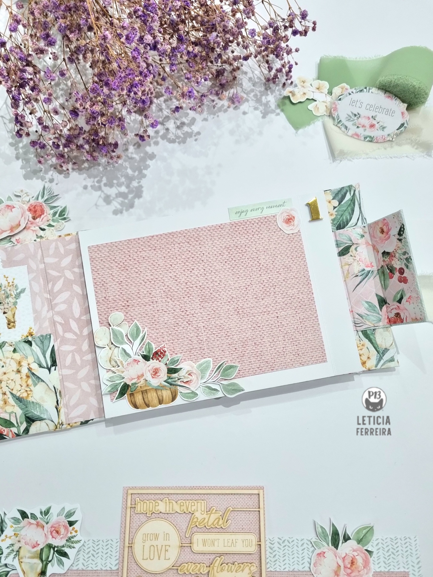 Conjunto de papelaria com padrões florais e textos motivacionais em inglês