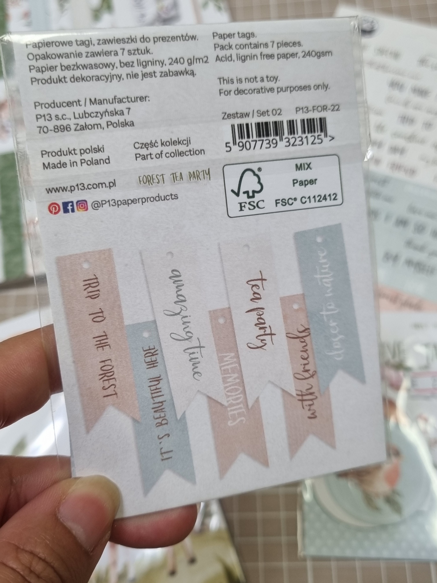 Pack de etiquetas de papel com frases em inglês e gráficos coloridos