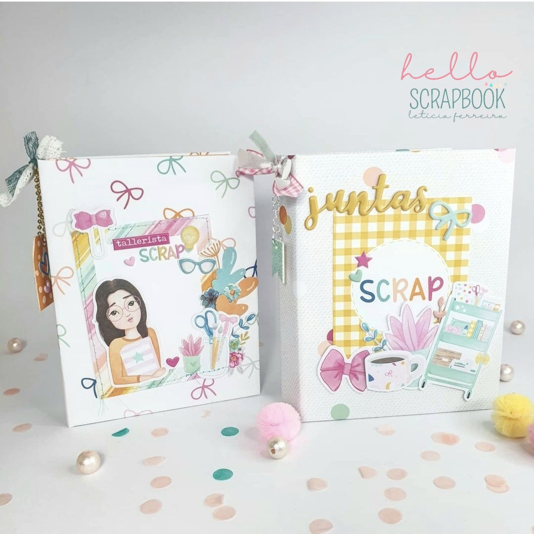 Dois álbuns de scrapbook decorados com ilustrações coloridas e recortes em papel