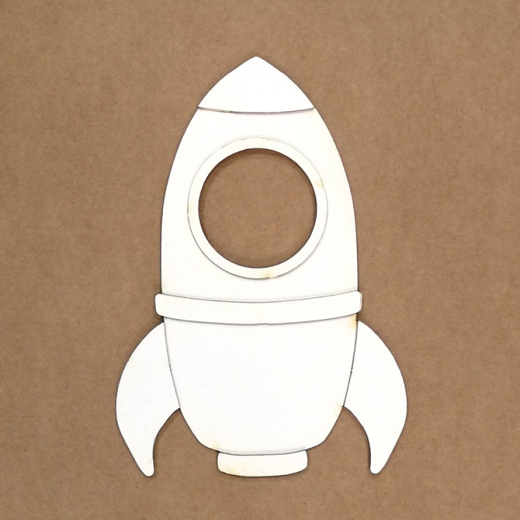 Recorte de fogo de artifício branco em madeira sobre fundo castanho