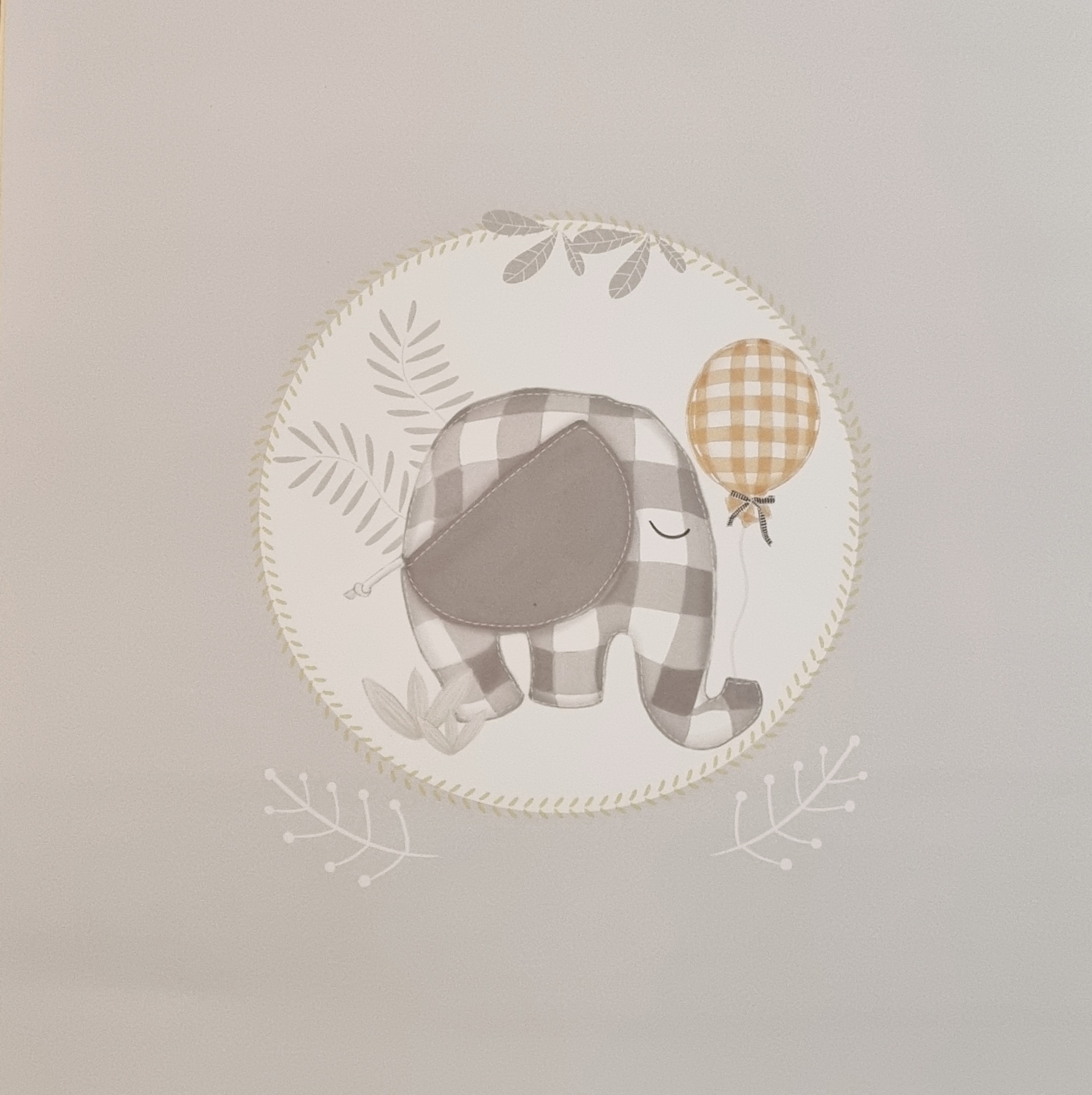 Desenho de elefante com balão dentro de círculo decorado