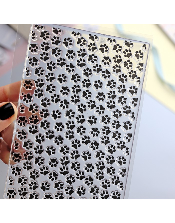 Estampa transparente com padrão de pegadas de patas pretas.