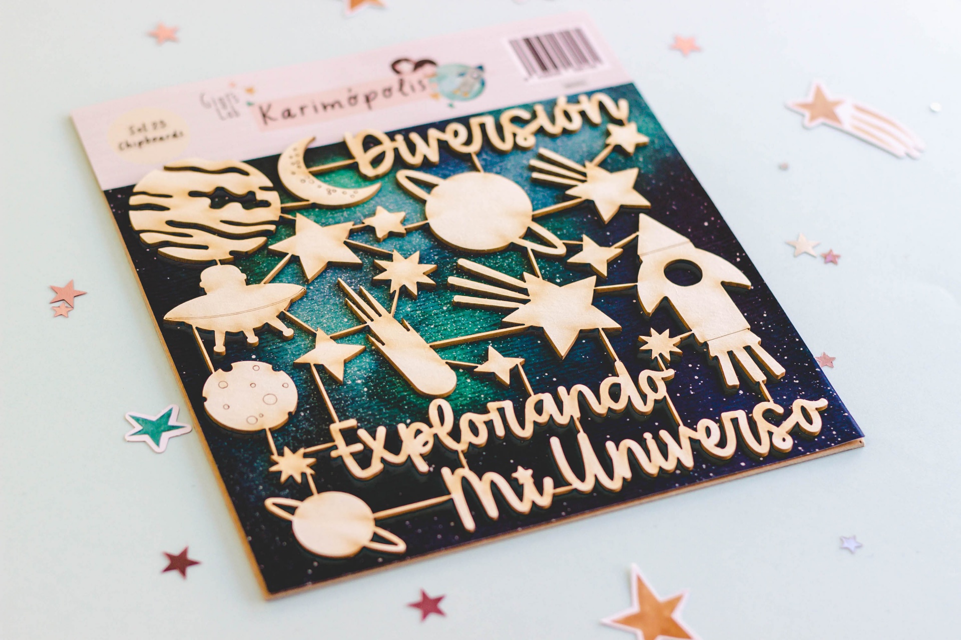 Autocolantes de madeira com tema espacial e texto, em fundo azul com glitter