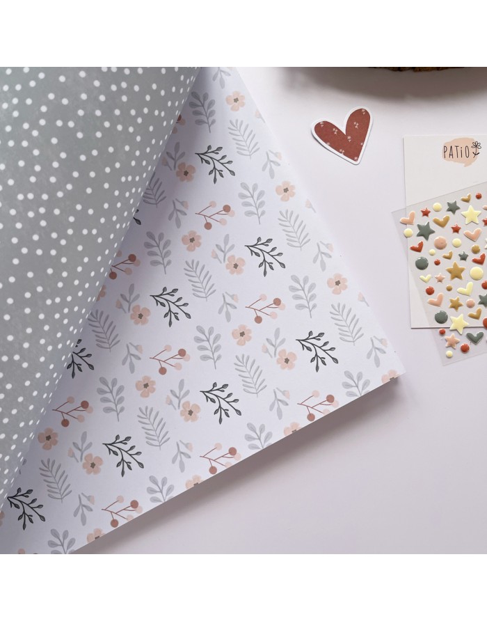 Folha de papel decorativa com padrões diferentes, elementos adesivos e cartão com texto PATIO