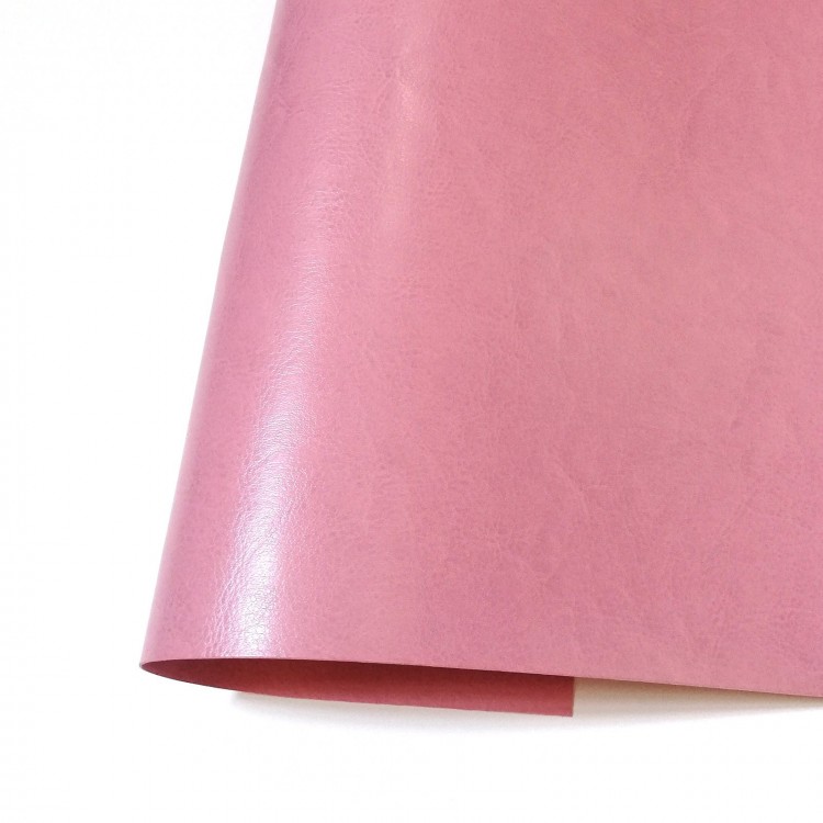 Folha rosa de material sintético com textura suave e brilho