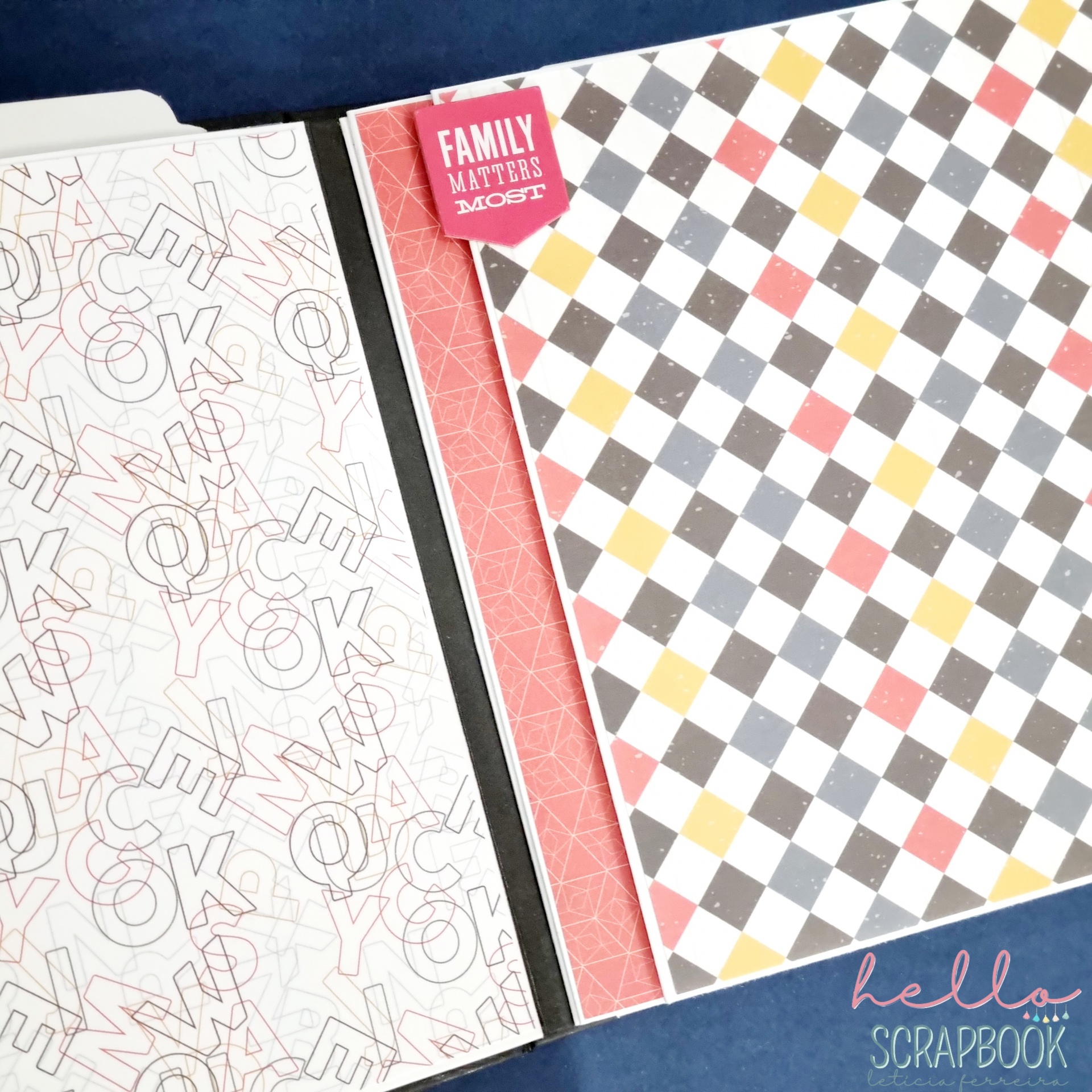 Cadernos ou álbuns com capas de padrões distintos e etiqueta FAMILY MATTERS.