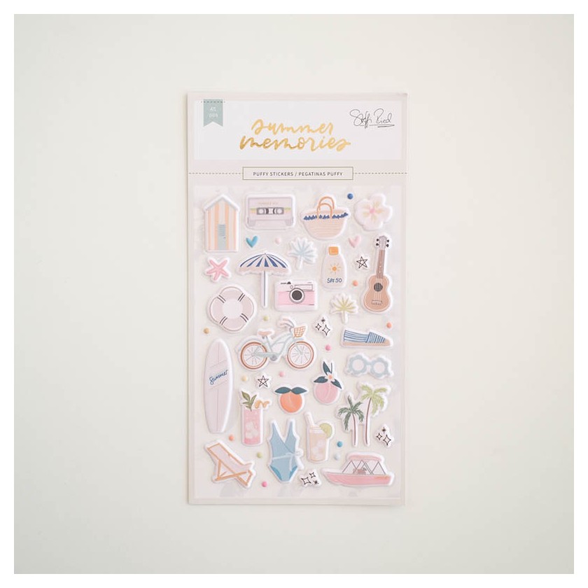 Pacote de autocolantes de verão com várias imagens coloridas de objetos relacionados com férias