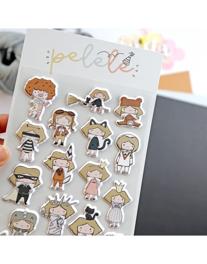 Autocolantes de personagens infantis com fantasias em folha branca