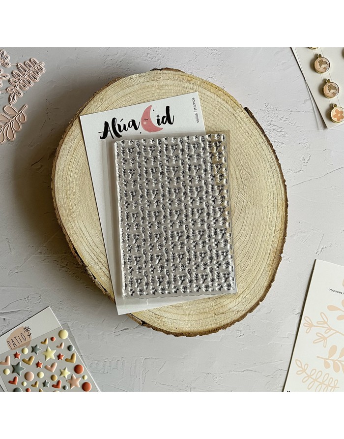 Carimbo de silicone com mapas de constelações sobre base de madeira, cartões decorativos ao redor