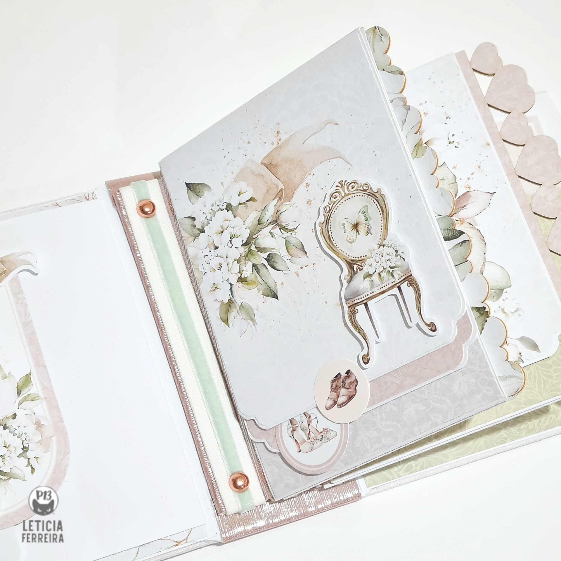 Livro artesanal de recortes com ilustração de cadeira e flores em cores pastéis