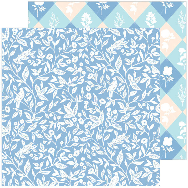 Papel de parede azul claro com padrão floral branco e losangos coloridos com folhas