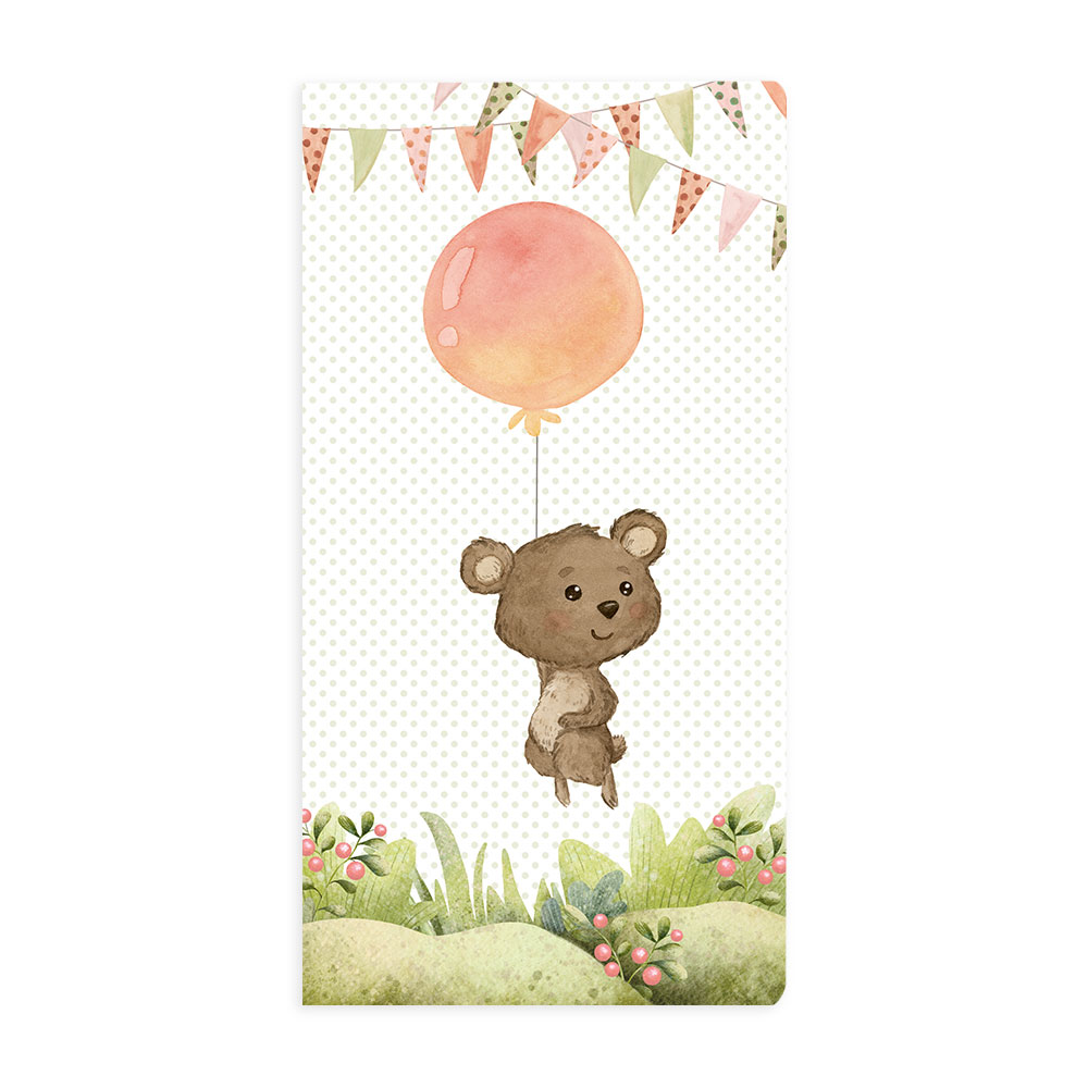 Pano com estampa de ursinho segurando balão cor-de-rosa e bandeirolas coloridas