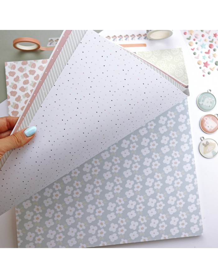 Folhas de papel decorativas com padrões florais e de pontos