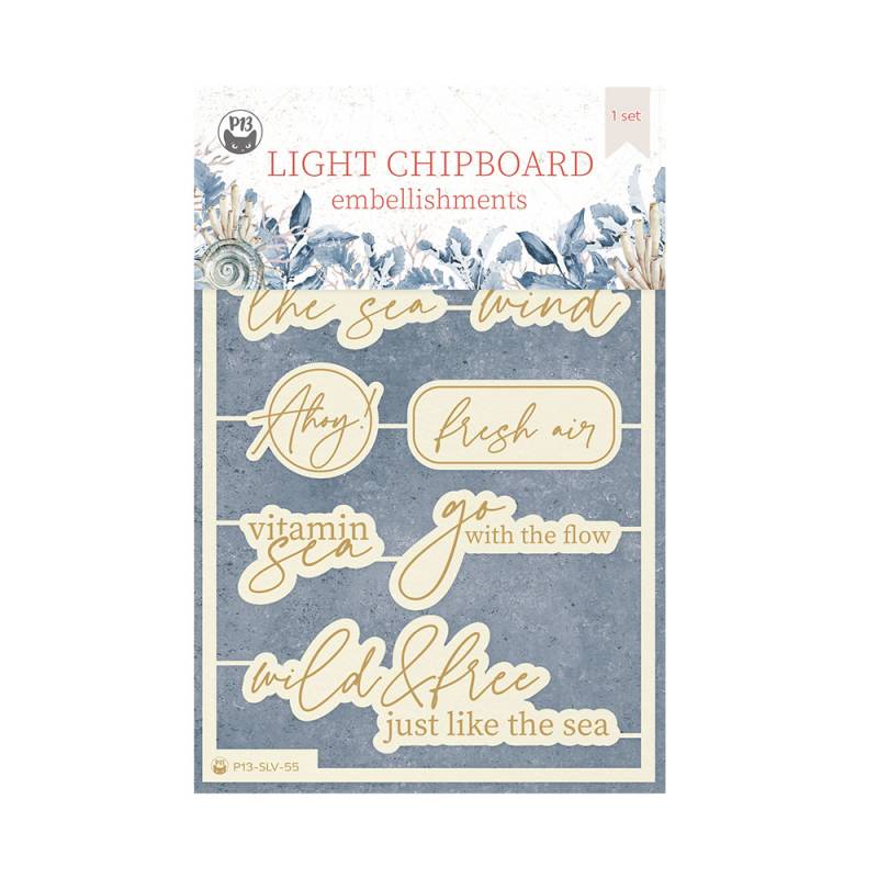 Conjunto light chipboard com frases marítimas em madeira clara num fundo cinza azulado