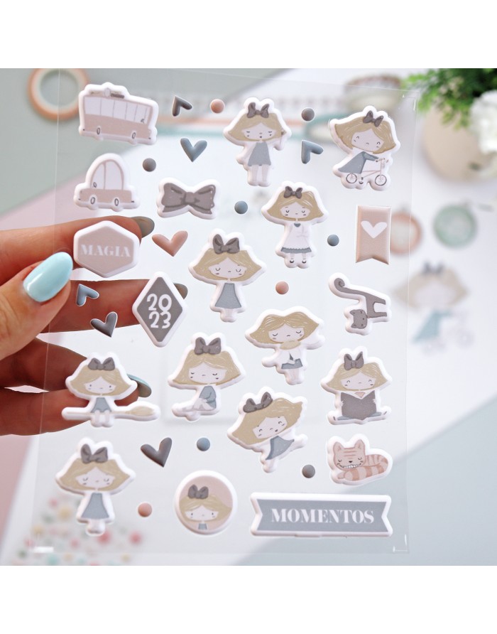 Autocolantes transparentes com desenhos de meninas, veículos, figuras e texto em tons pastel
