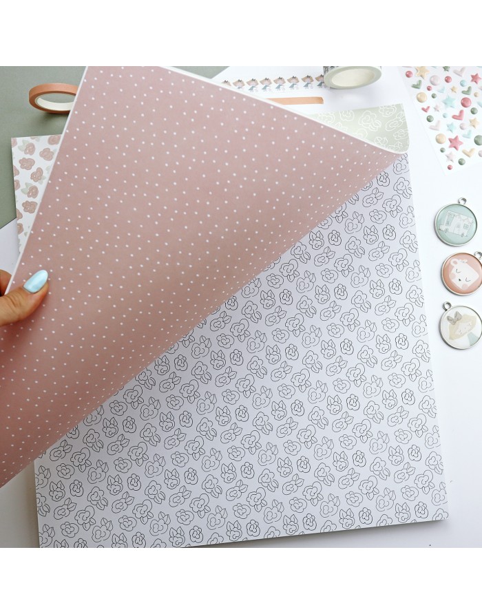 Papel decorativo para scrapbooking rosa com bolinhas brancas e branco com flores pretas