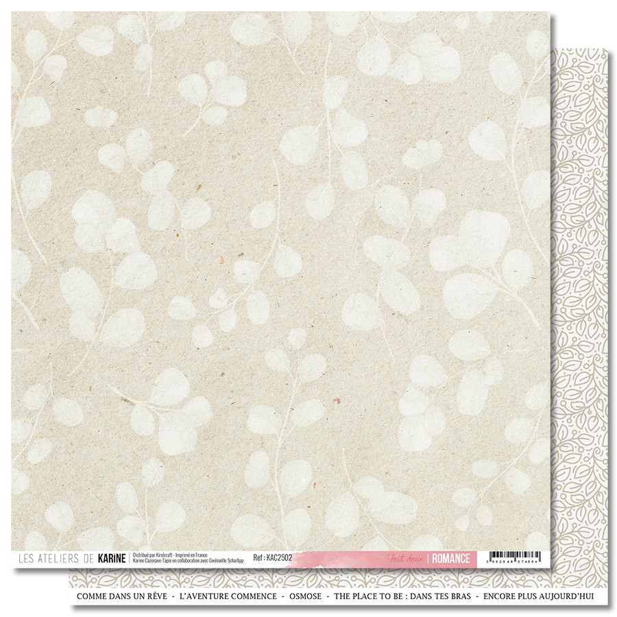 Papel decorativo floral branco sobre fundo bege para artesanato