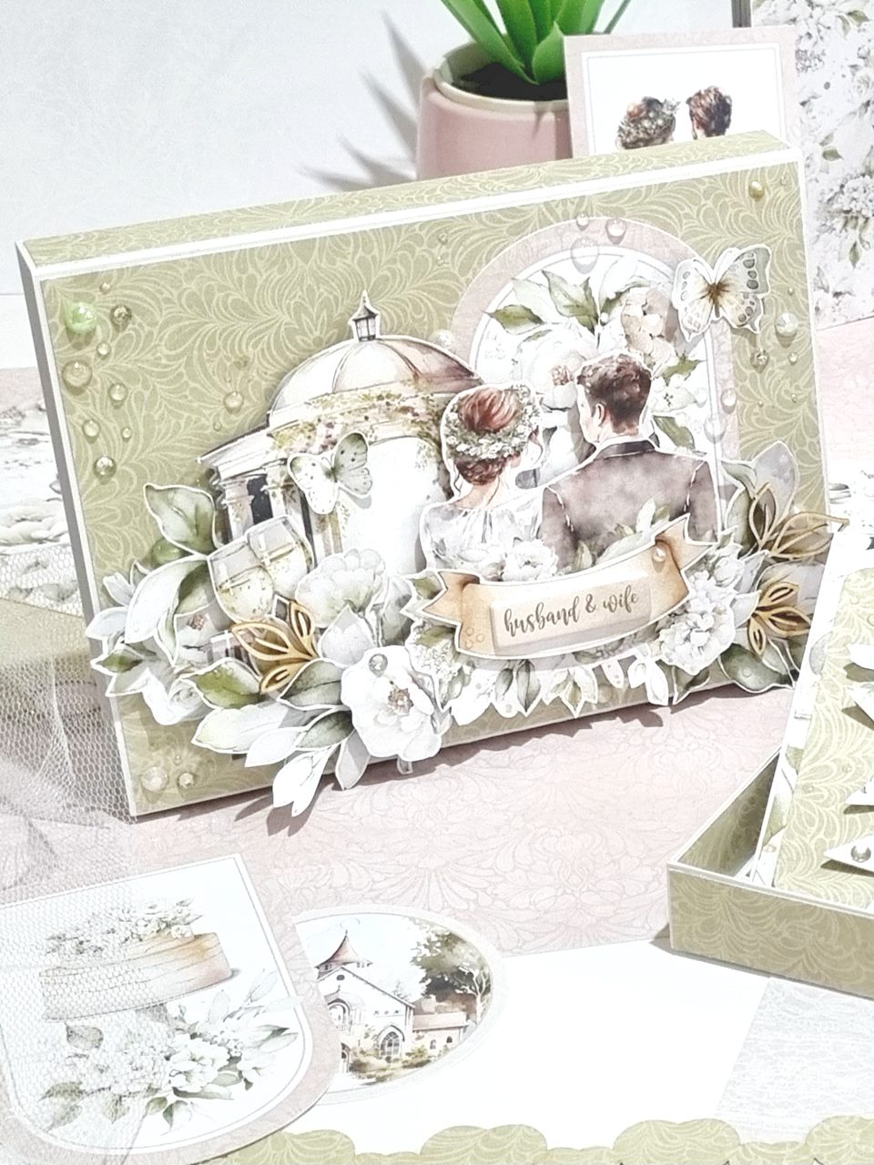 Cartão decorativo de casamento com casal, flores e texto 'husband & wife'