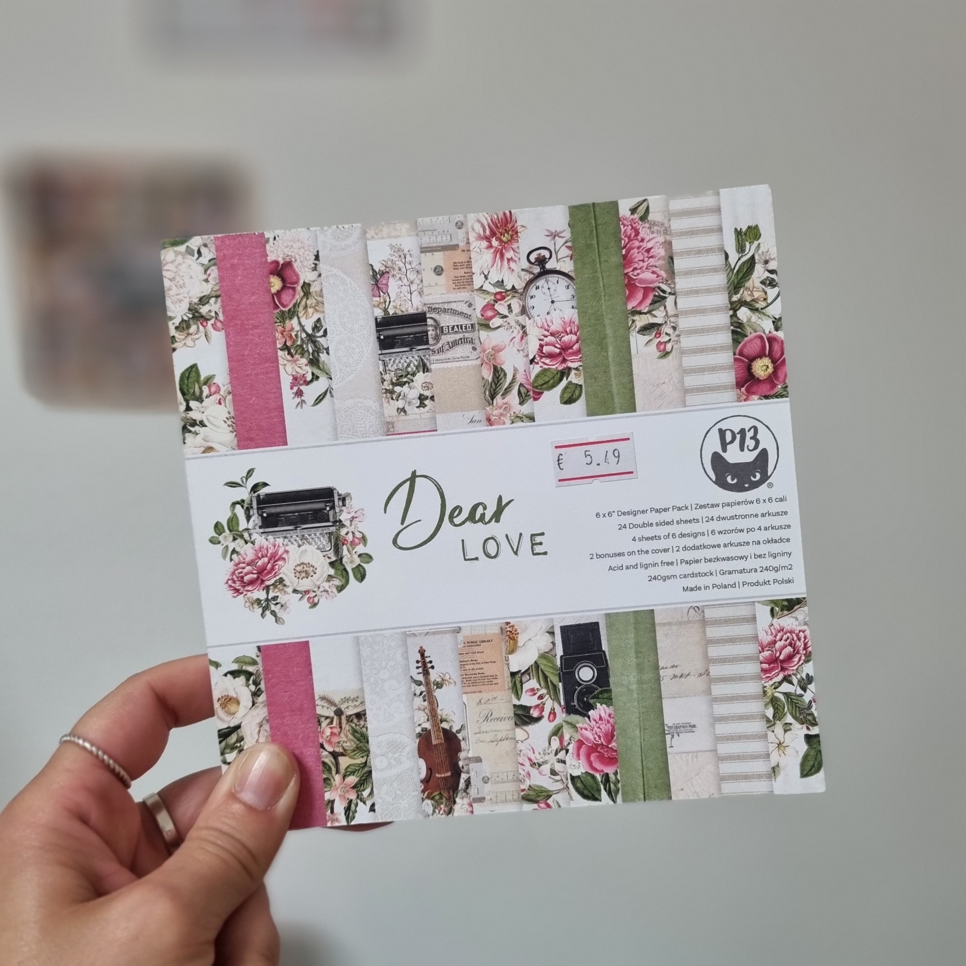 Pack de papéis decorativos com padrões florais e vintage coloridos