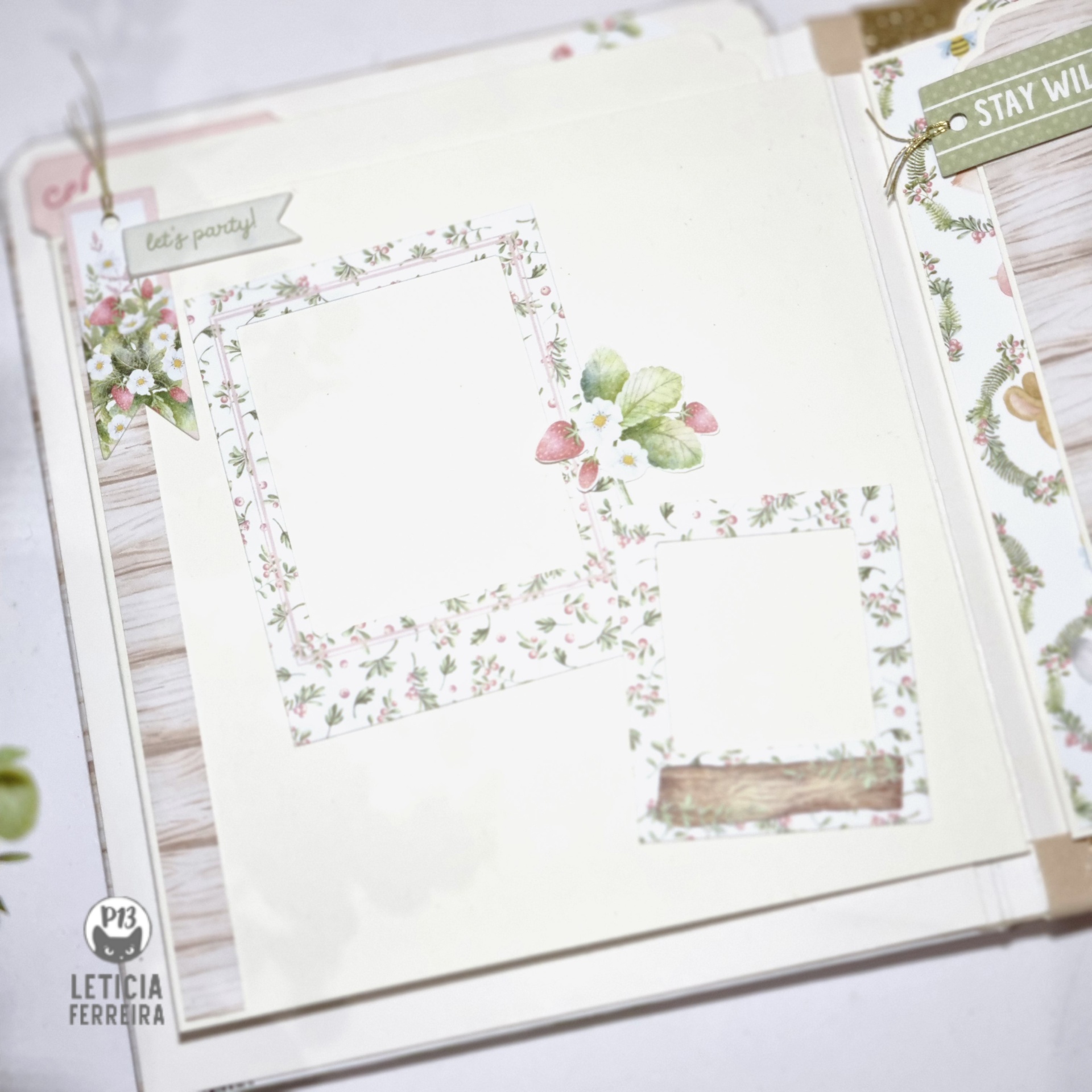Página de álbum de scrapbook com molduras florais e texto decorativo