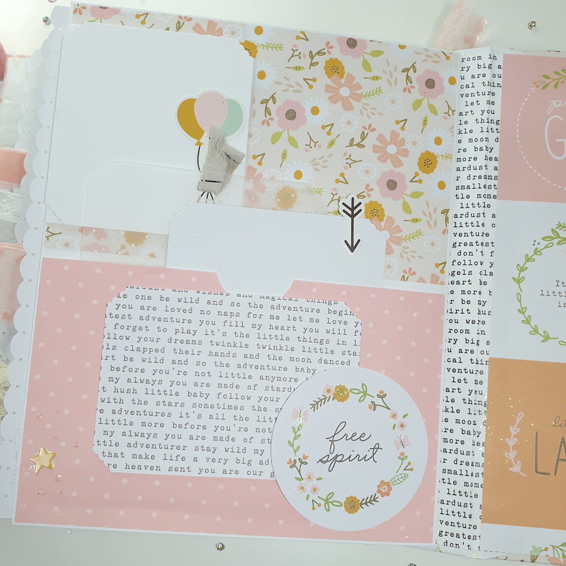 Conjunto de papéis decorativos para scrapbooking com padrões florais, bolinhas, texto em inglês e uma etiqueta de pássaro com balões
