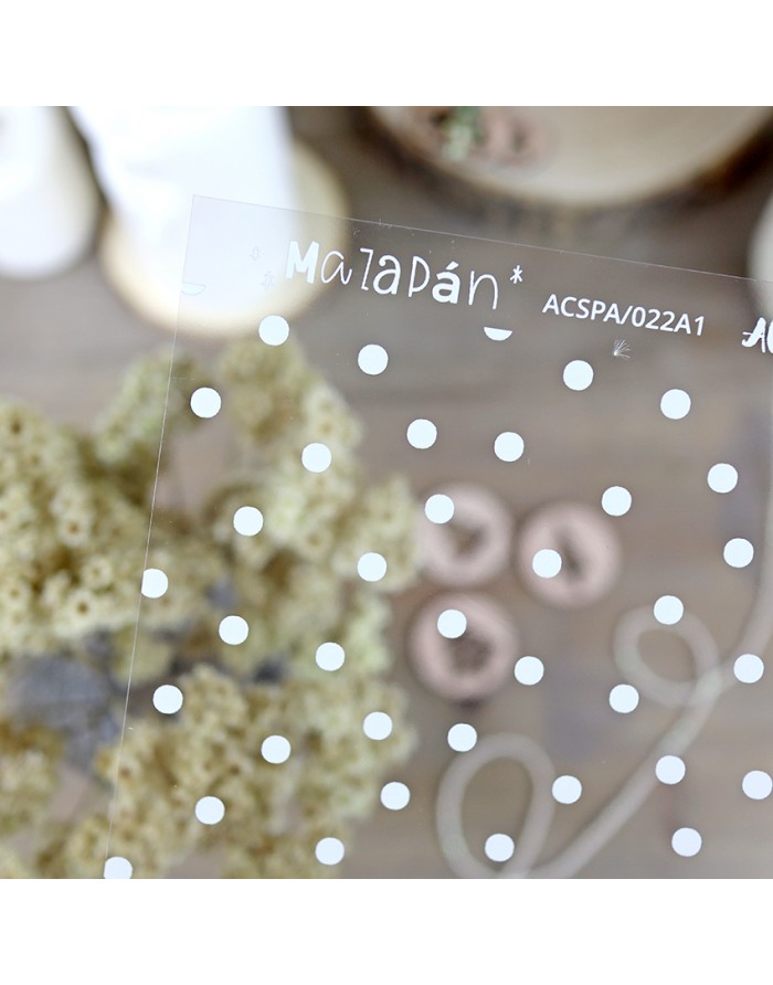 Placa transparente com bolinhas brancas e texto Malapán* ACSPA/022A1