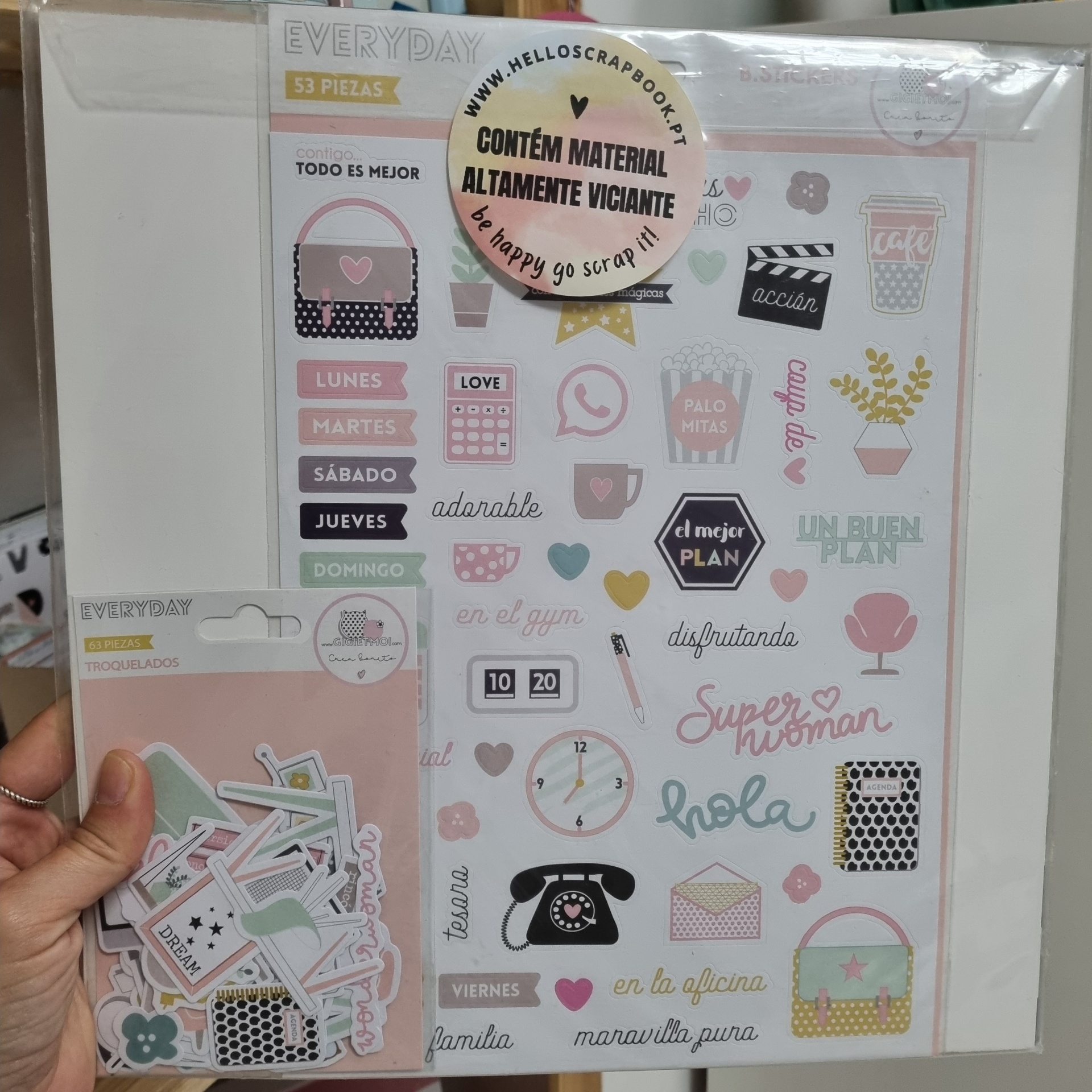 Embalagens de autocolantes e recortes para scrapbooking com desenhos e textos em espanhol e português