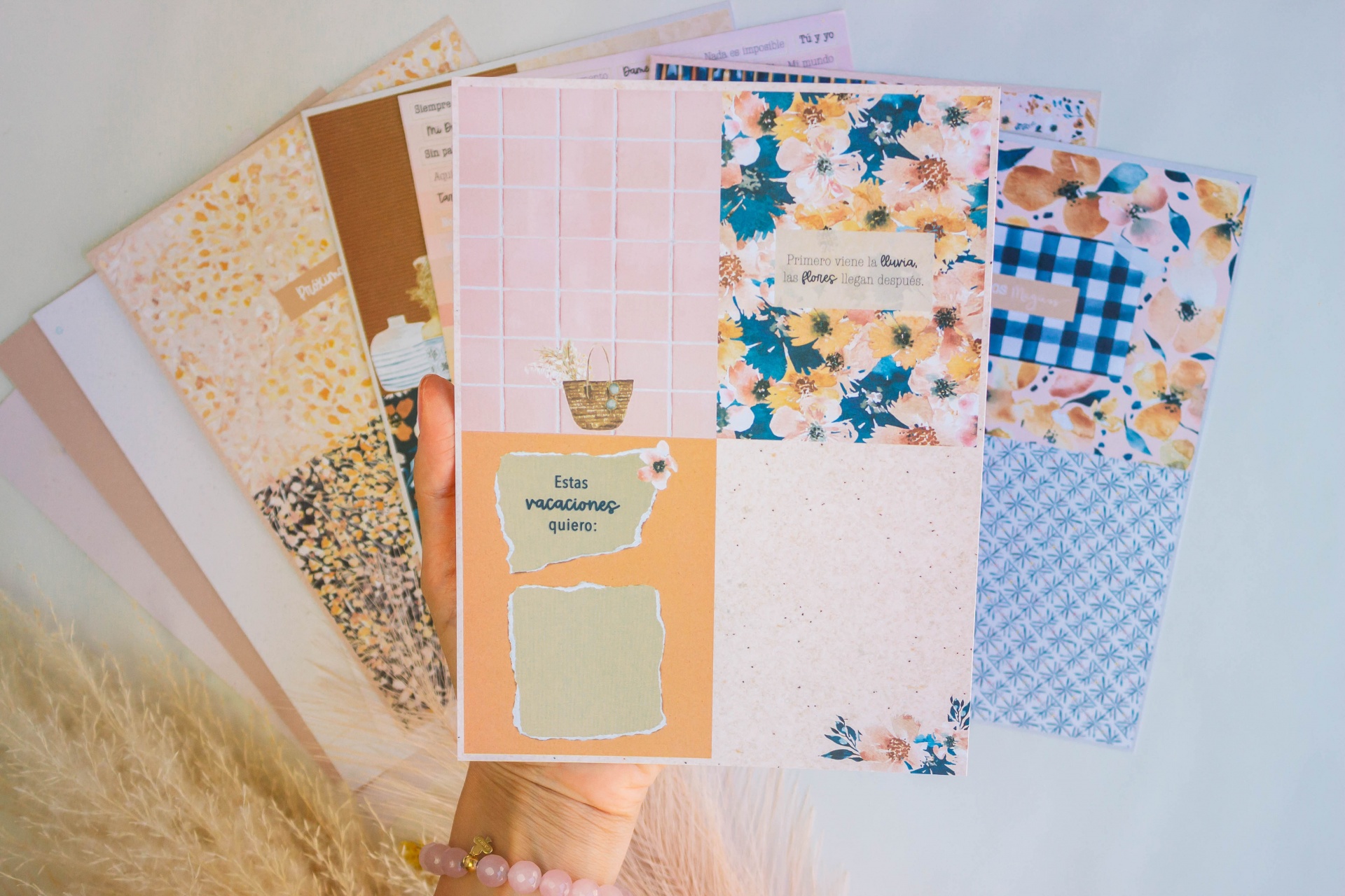 Coleção de papéis decorativos com padrões florais, padrões xadrez, quadrícula e texturas