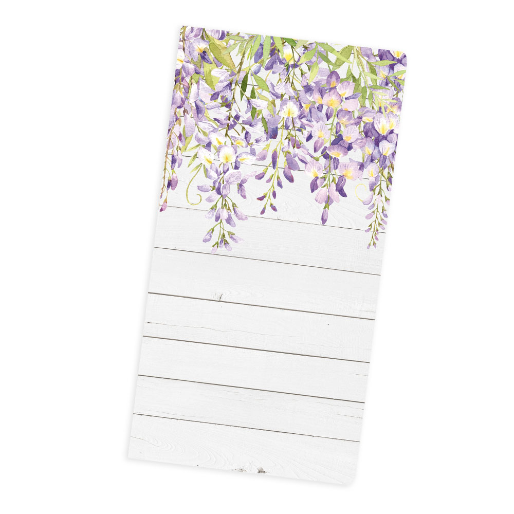 Placa decorativa com flores lilases e fundo branco com textura de madeira
