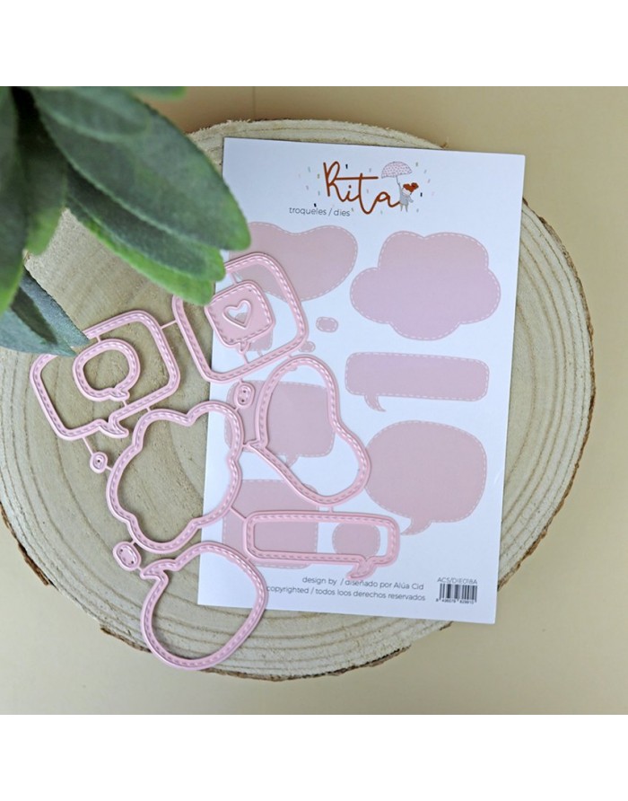 Kit de troqueles rosa con formas de nubes y burbujas de diálogo sobre base de madera
